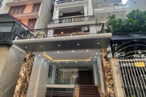 Ccmn – văn phòng cao cấp Lạc Long Quân – view Hồ Tây – 8 tầng thang máy – 22 căn hộ – doanh thu 2 tỷ/năm.